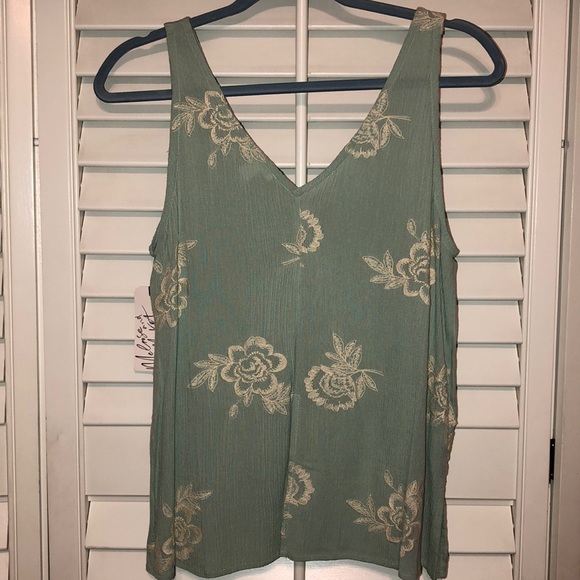 NWT - Embroidered Top by Melrose and Market. Sz M - Picture 6 of 8